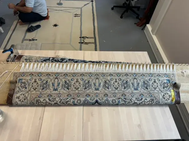Grand tapis avec franges restaurées
